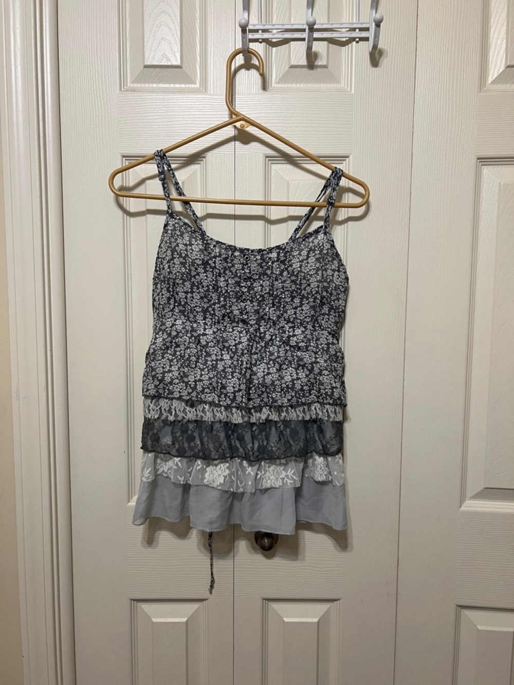 Daytrip floral  Tiered Lace Trim Cami Tank Top - Gray. Worn once